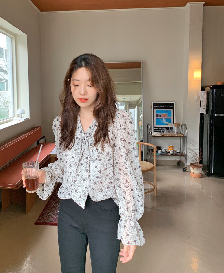 HH Thu Thảo đích thị là tín đồ của áo blouse và bạn sẽ không phải hối hận nếu học theo cô, sắm ngay 5 kiểu sau - 13 HH Thu Thảo đích thị là tín đồ của áo blouse và bạn sẽ không phải hối hận nếu học theo cô, sắm ngay 5 kiểu sau - 13