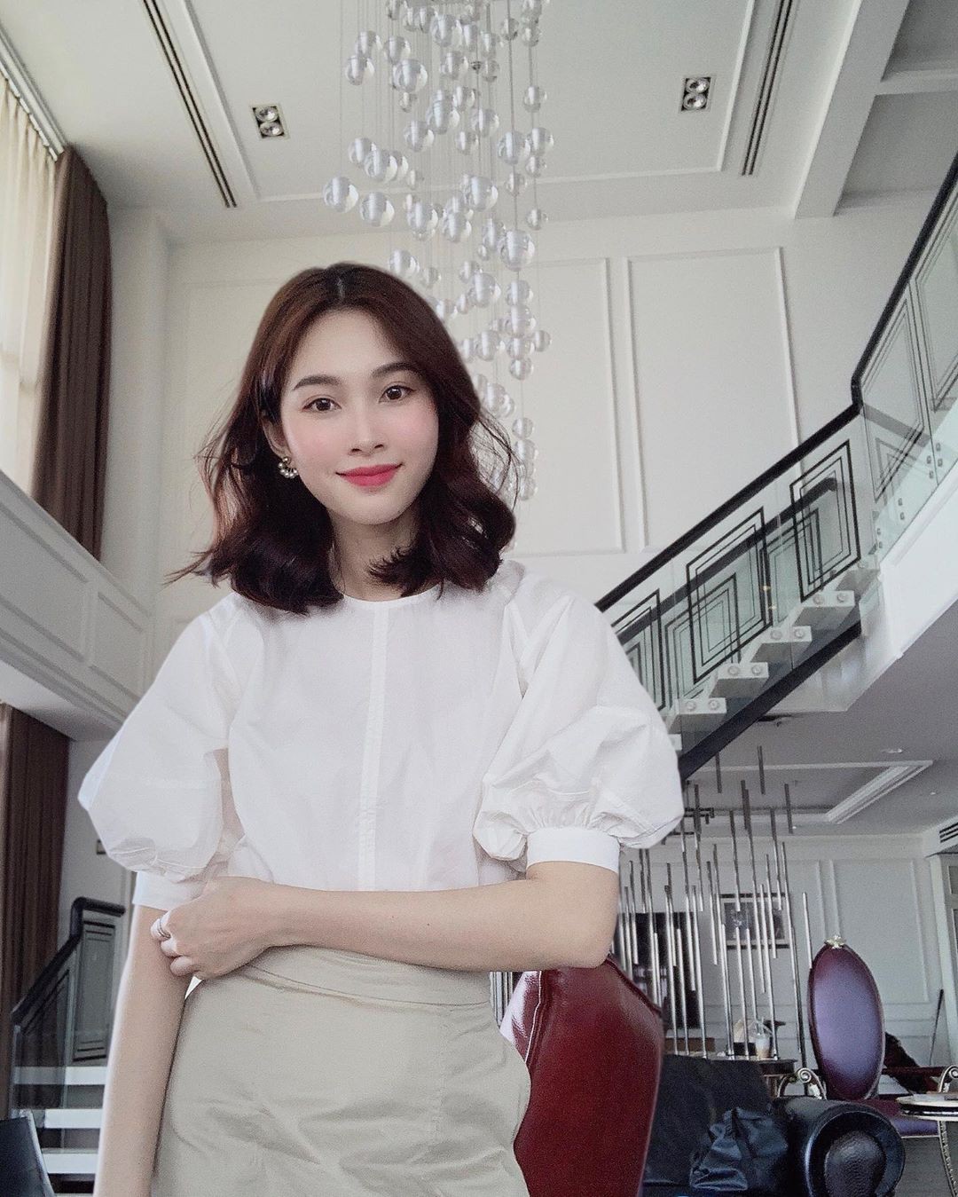HH Thu Thảo đích thị là tín đồ của áo blouse và bạn sẽ không phải hối hận nếu học theo cô, sắm ngay 5 kiểu sau HH Thu Thảo đích thị là tín đồ của áo blouse và bạn sẽ không phải hối hận nếu học theo cô, sắm ngay 5 kiểu sau