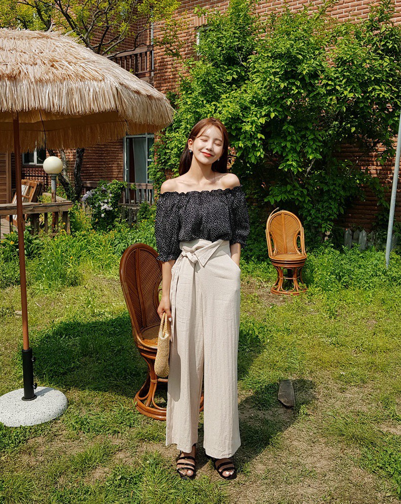 HH Thu Thảo đích thị là tín đồ của áo blouse và bạn sẽ không phải hối hận nếu học theo cô, sắm ngay 5 kiểu sau - 17 HH Thu Thảo đích thị là tín đồ của áo blouse và bạn sẽ không phải hối hận nếu học theo cô, sắm ngay 5 kiểu sau - 17