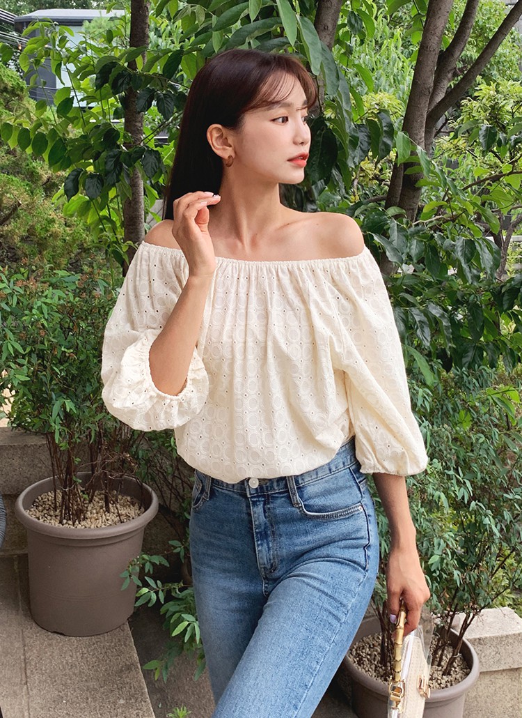 HH Thu Thảo đích thị là tín đồ của áo blouse và bạn sẽ không phải hối hận nếu học theo cô, sắm ngay 5 kiểu sau - 16 HH Thu Thảo đích thị là tín đồ của áo blouse và bạn sẽ không phải hối hận nếu học theo cô, sắm ngay 5 kiểu sau - 16
