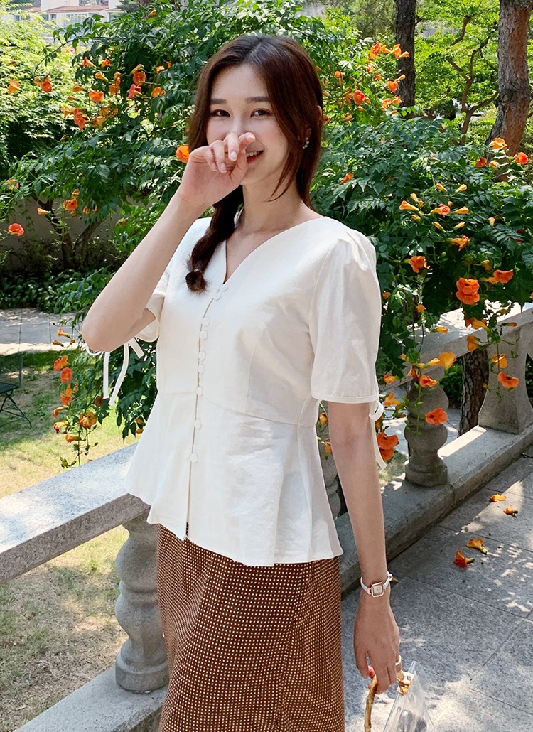 HH Thu Thảo đích thị là tín đồ của áo blouse và bạn sẽ không phải hối hận nếu học theo cô, sắm ngay 5 kiểu sau - 10 HH Thu Thảo đích thị là tín đồ của áo blouse và bạn sẽ không phải hối hận nếu học theo cô, sắm ngay 5 kiểu sau - 10