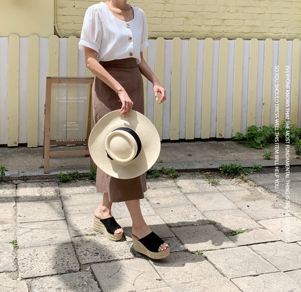HH Thu Thảo đích thị là tín đồ của áo blouse và bạn sẽ không phải hối hận nếu học theo cô, sắm ngay 5 kiểu sau - 2 HH Thu Thảo đích thị là tín đồ của áo blouse và bạn sẽ không phải hối hận nếu học theo cô, sắm ngay 5 kiểu sau - 2