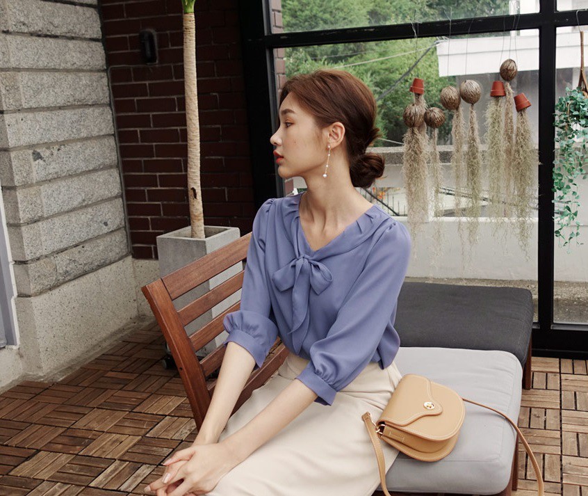 HH Thu Thảo đích thị là tín đồ của áo blouse và bạn sẽ không phải hối hận nếu học theo cô, sắm ngay 5 kiểu sau - 14 HH Thu Thảo đích thị là tín đồ của áo blouse và bạn sẽ không phải hối hận nếu học theo cô, sắm ngay 5 kiểu sau - 14