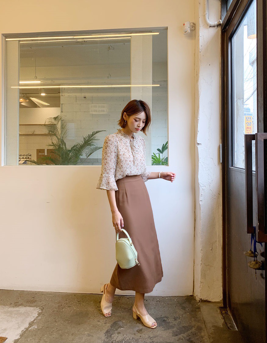 HH Thu Thảo đích thị là tín đồ của áo blouse và bạn sẽ không phải hối hận nếu học theo cô, sắm ngay 5 kiểu sau - 6 HH Thu Thảo đích thị là tín đồ của áo blouse và bạn sẽ không phải hối hận nếu học theo cô, sắm ngay 5 kiểu sau - 6