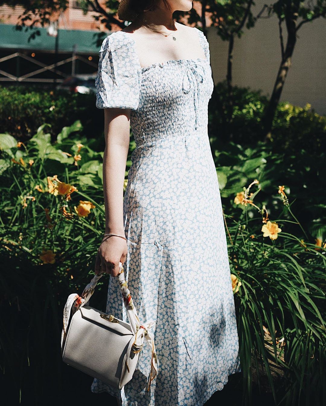 Ngắm Hà Tăng và Miranda Kerr xinh lịm tim trong mẫu váy này, bạn sẽ muốn bổ sung thêm vài chiếc cho tủ đồ thu - 2 Ngắm Hà Tăng và Miranda Kerr xinh lịm tim trong mẫu váy này, bạn sẽ muốn bổ sung thêm vài chiếc cho tủ đồ thu - 2