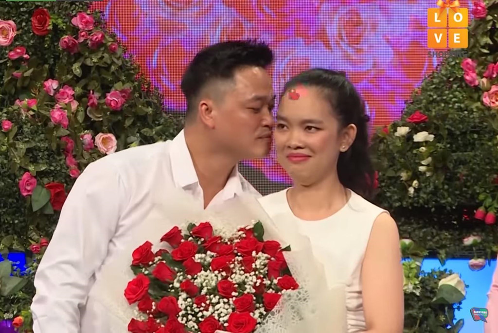 Vụ cô gái đòi bạn trai tài trợ du lịch Châu Âu: Bị tố dàn dựng, ekip Bạn muốn hẹn hò phải lên tiếng trần tình - 7 Vụ cô gái đòi bạn trai tài trợ du lịch Châu Âu: Bị tố dàn dựng, ekip Bạn muốn hẹn hò phải lên tiếng trần tình - 7