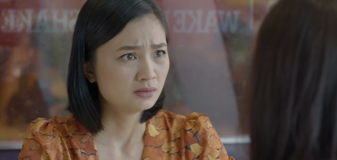 Hoa hồng trên ngực trái: Khán giả hả hê khi hồ ly tinh Trà bị giang hồ nhét quần lót vào ngực cảnh cáo - 11 Hoa hồng trên ngực trái: Khán giả hả hê khi hồ ly tinh Trà bị giang hồ nhét quần lót vào ngực cảnh cáo - 11