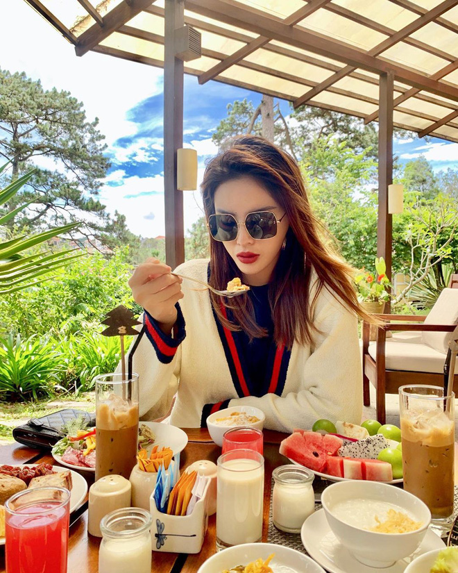 Loạt người đẹp Việt đổi cách makeup cho mùa thu: toàn chiêu đơn giản nhưng xinh 'bá cháy' nàng nào cũng nên học theo - 3 Loạt người đẹp Việt đổi cách makeup cho mùa thu: toàn chiêu đơn giản nhưng xinh 'bá cháy' nàng nào cũng nên học theo - 3
