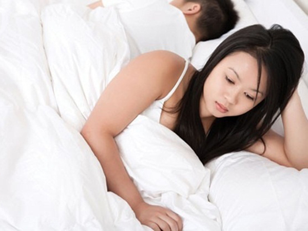 Vợ khóc thầm vì mới 30 tuổi nhưng khi đêm xuống chồng thường tìm cách... 'trốn' Vợ khóc thầm vì mới 30 tuổi nhưng khi đêm xuống chồng thường tìm cách... 'trốn'