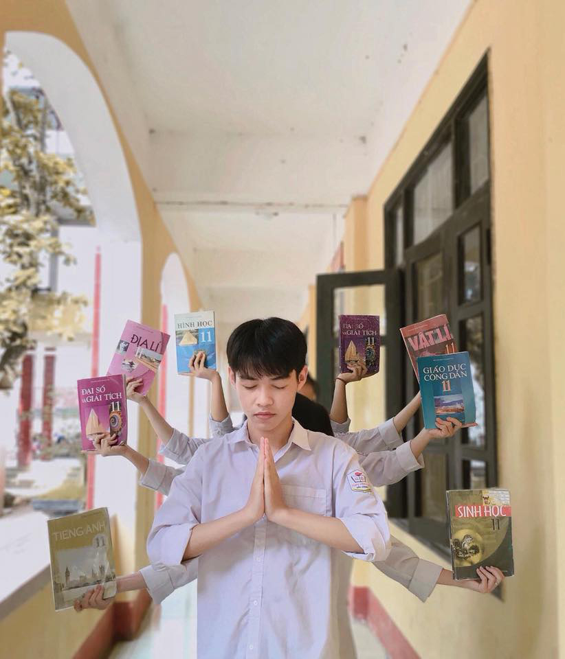 Trend mới đầu năm học: Chụp ảnh "nghìn mắt nghìn tay" bên sách giáo khoa! - 2 Trend mới đầu năm học: Chụp ảnh "nghìn mắt nghìn tay" bên sách giáo khoa! - 2