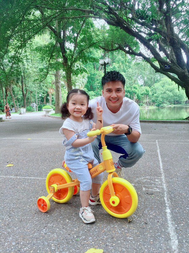 Vẻ đáng yêu của con gái 2 tuổi nhà Mạnh Quân - Tình đầu Bảo Thanh trong 'Về nhà đi con' Vẻ đáng yêu của con gái 2 tuổi nhà Mạnh Quân - Tình đầu Bảo Thanh trong 'Về nhà đi con'