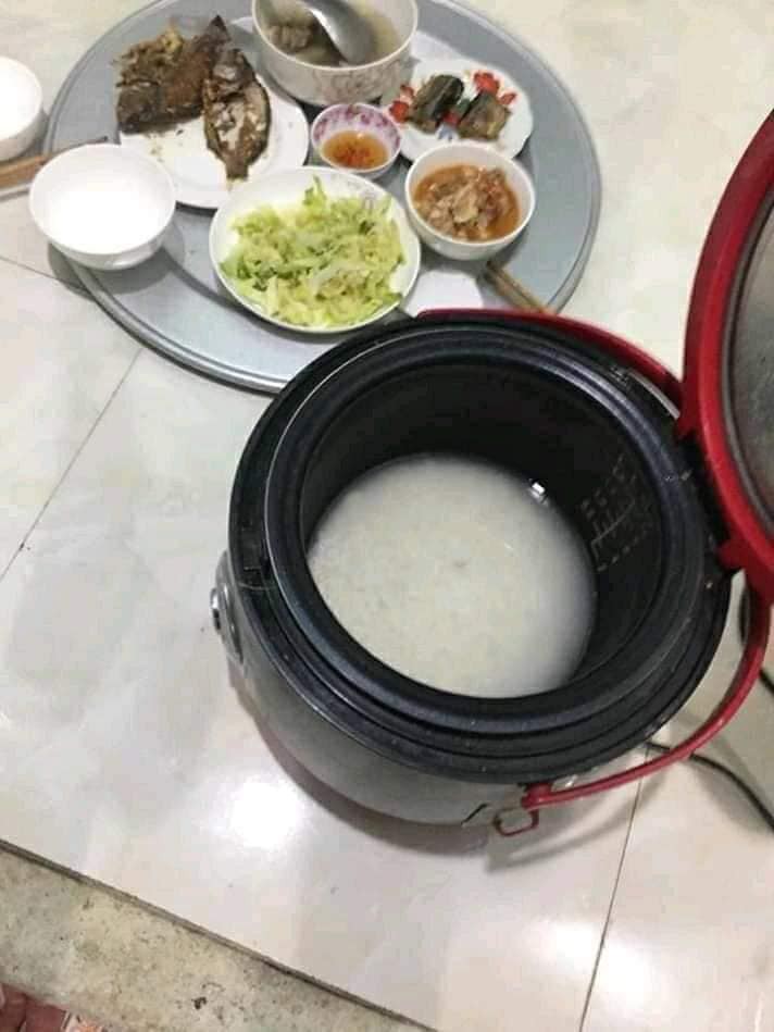 Nấu cơm quên cắm điện, vợ trẻ bị chồng thẳng tay đánh tới chảy máu trán, nhưng dân mạng lại có phản ứng bất ngờ? - 1 Nấu cơm quên cắm điện, vợ trẻ bị chồng thẳng tay đánh tới chảy máu trán, nhưng dân mạng lại có phản ứng bất ngờ? - 1