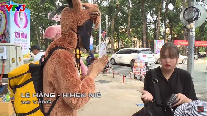 Cuộc đua kỳ thú: Hoa hậu H’Hen Niê đau đớn vì bị đuổi khỏi quán cà phê - 3 Cuộc đua kỳ thú: Hoa hậu H’Hen Niê đau đớn vì bị đuổi khỏi quán cà phê - 3