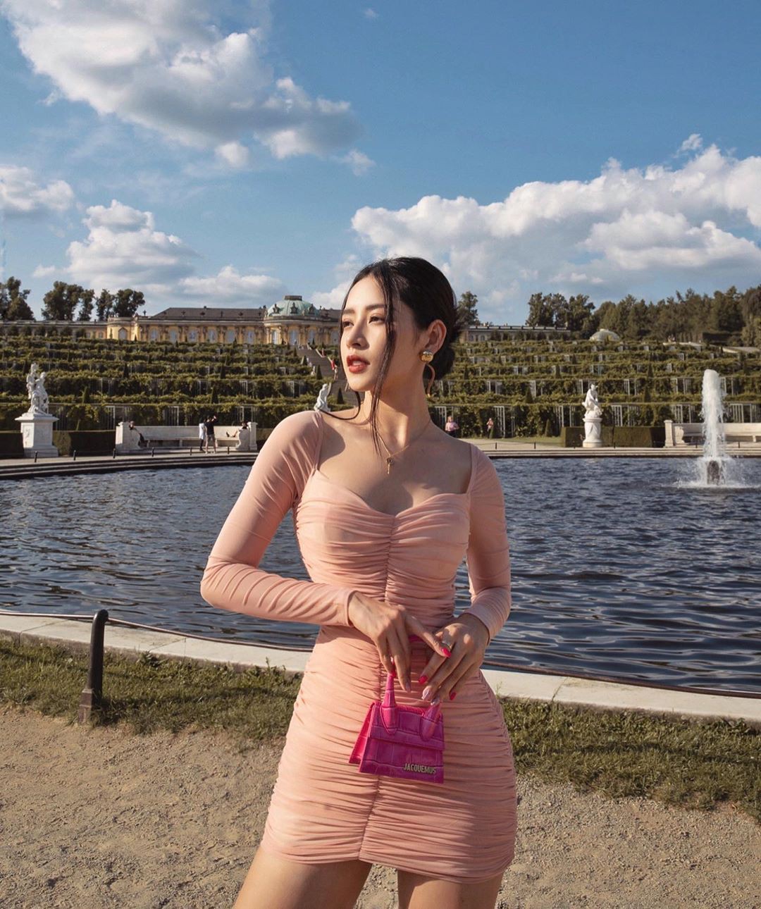 Chỉ một khoảnh khắc này, Chi Pu đã 'đốn tim' cả trăm nghìn người với vẻ xinh đẹp xuất thần - 2 Chỉ một khoảnh khắc này, Chi Pu đã 'đốn tim' cả trăm nghìn người với vẻ xinh đẹp xuất thần - 2