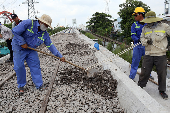 Ảnh: Cận cảnh cầu đường sắt trăm tỷ bắc qua sông Sài Gòn trước giờ G - 7 Ảnh: Cận cảnh cầu đường sắt trăm tỷ bắc qua sông Sài Gòn trước giờ G - 7
