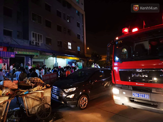 Cháy kiot chân toà nhà, hàng trăm người dân chung cư Kim Văn - Kim Lũ hoảng hốt tháo chạy - 1 Cháy kiot chân toà nhà, hàng trăm người dân chung cư Kim Văn - Kim Lũ hoảng hốt tháo chạy - 1