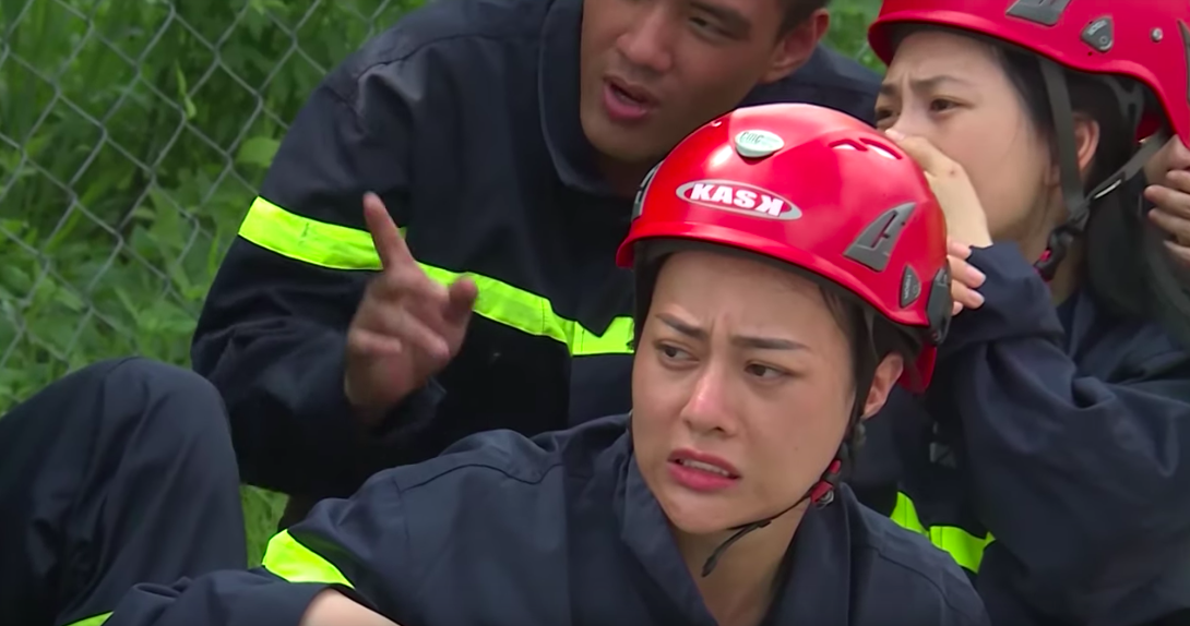 Mỹ nhân hành động: Trương Quỳnh Anh ngã đau khiến Phương Oanh hoảng hốt sợ hãi - 3 Mỹ nhân hành động: Trương Quỳnh Anh ngã đau khiến Phương Oanh hoảng hốt sợ hãi - 3