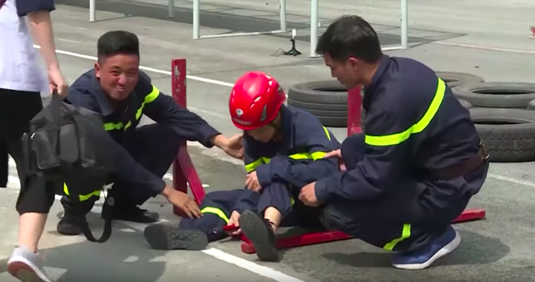 Mỹ nhân hành động: Trương Quỳnh Anh ngã đau khiến Phương Oanh hoảng hốt sợ hãi - 1 Mỹ nhân hành động: Trương Quỳnh Anh ngã đau khiến Phương Oanh hoảng hốt sợ hãi - 1