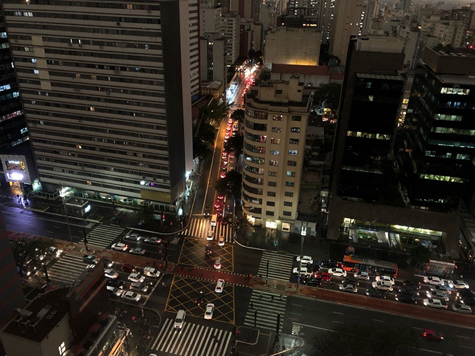 Bầu trời ban ngày tối đen ở Brazil vì cháy rừng Amazon - 5 Bầu trời ban ngày tối đen ở Brazil vì cháy rừng Amazon - 5