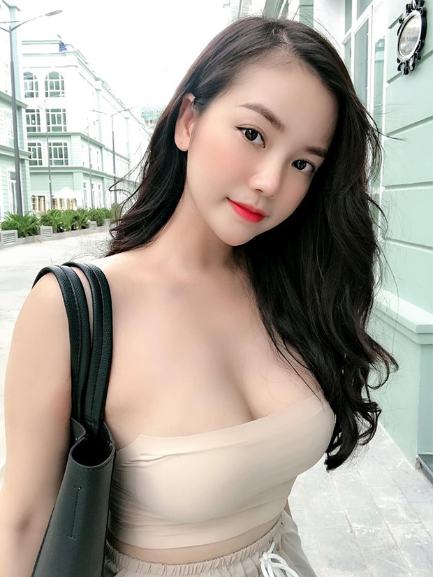 Cô gái Việt sở hữu 'cặp bồng đào' lên đến 108cm được báo Trung khen ngợi bày tỏ quan điểm vụ đòi bạn trai bao đi du lịch châu Âu - 1 Cô gái Việt sở hữu 'cặp bồng đào' lên đến 108cm được báo Trung khen ngợi bày tỏ quan điểm vụ đòi bạn trai bao đi du lịch châu Âu - 1