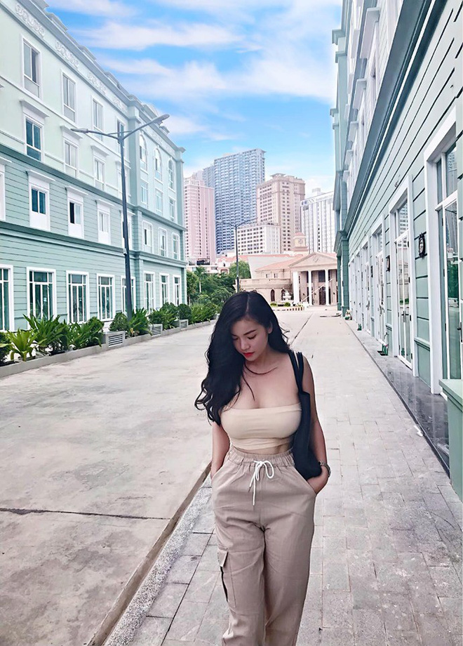 Cô gái Việt sở hữu 'cặp bồng đào' lên đến 108cm được báo Trung khen ngợi bày tỏ quan điểm vụ đòi bạn trai bao đi du lịch châu Âu - 2 Cô gái Việt sở hữu 'cặp bồng đào' lên đến 108cm được báo Trung khen ngợi bày tỏ quan điểm vụ đòi bạn trai bao đi du lịch châu Âu - 2