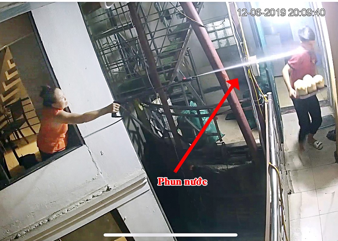 Hà Nội: Băng nhóm côn đồ lộng hành ngay ở quận Ba Đình - 1 Hà Nội: Băng nhóm côn đồ lộng hành ngay ở quận Ba Đình - 1