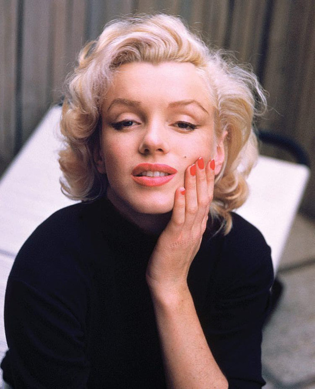 Bi kịch biểu tượng sex Hollywood Marilyn Monroe: Mẹ hóa điên, 5 lần 7 lượt bị xâm hại, 3 lần qua đò và cái chết bí ẩn - 7 Bi kịch biểu tượng sex Hollywood Marilyn Monroe: Mẹ hóa điên, 5 lần 7 lượt bị xâm hại, 3 lần qua đò và cái chết bí ẩn - 7