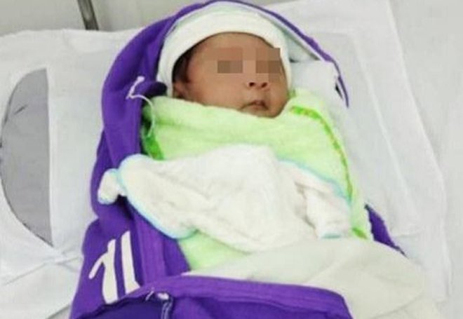 Bé trai bị bỏ rơi kèm mảnh giấy 'Con anh đó anh Hưng': Hàng chục người đến nhận nuôi Bé trai bị bỏ rơi kèm mảnh giấy 'Con anh đó anh Hưng': Hàng chục người đến nhận nuôi