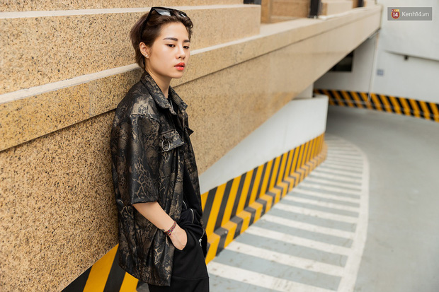 Street style 2 miền: các bạn trẻ lên đồ chớm thu từ 'sương sương' đến chất ngầu đủ cả, bộ nào cũng hay ho - 13 Street style 2 miền: các bạn trẻ lên đồ chớm thu từ 'sương sương' đến chất ngầu đủ cả, bộ nào cũng hay ho - 13
