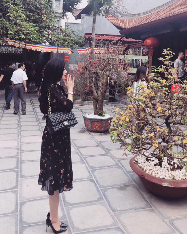 Lặn lội từ Sài Gòn ra chùa Hà cầu duyên, cô gái về nhà chỉ cần 'thả like' cũng được crush quay sang tán tỉnh - 2 Lặn lội từ Sài Gòn ra chùa Hà cầu duyên, cô gái về nhà chỉ cần 'thả like' cũng được crush quay sang tán tỉnh - 2