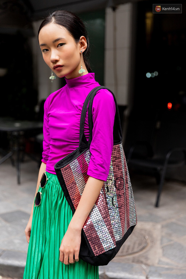 Street style 2 miền: các bạn trẻ lên đồ chớm thu từ 'sương sương' đến chất ngầu đủ cả, bộ nào cũng hay ho - 15 Street style 2 miền: các bạn trẻ lên đồ chớm thu từ 'sương sương' đến chất ngầu đủ cả, bộ nào cũng hay ho - 15