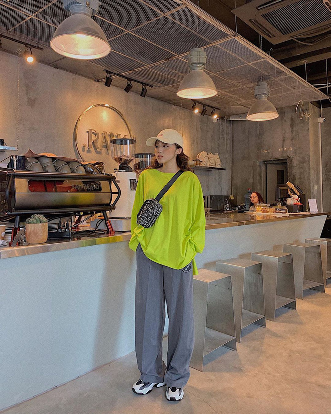 Hội sành điệu Instagram chỉ diện 5 món phụ kiện là có hình 'sống ảo' đẹp mê, bạn hãy thử ngay cho dịp nghỉ lễ để thấy sự lợi hại - 2 Hội sành điệu Instagram chỉ diện 5 món phụ kiện là có hình 'sống ảo' đẹp mê, bạn hãy thử ngay cho dịp nghỉ lễ để thấy sự lợi hại - 2