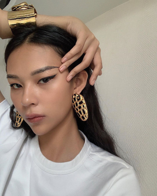 Hội sành điệu Instagram chỉ diện 5 món phụ kiện là có hình 'sống ảo' đẹp mê, bạn hãy thử ngay cho dịp nghỉ lễ để thấy sự lợi hại - 15 Hội sành điệu Instagram chỉ diện 5 món phụ kiện là có hình 'sống ảo' đẹp mê, bạn hãy thử ngay cho dịp nghỉ lễ để thấy sự lợi hại - 15