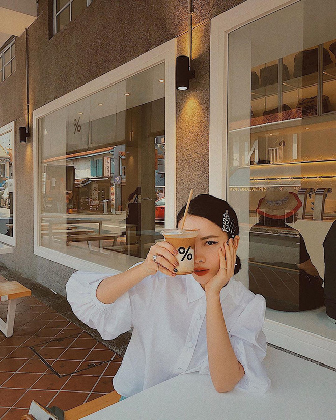 Hội sành điệu Instagram chỉ diện 5 món phụ kiện là có hình 'sống ảo' đẹp mê, bạn hãy thử ngay cho dịp nghỉ lễ để thấy sự lợi hại - 12 Hội sành điệu Instagram chỉ diện 5 món phụ kiện là có hình 'sống ảo' đẹp mê, bạn hãy thử ngay cho dịp nghỉ lễ để thấy sự lợi hại - 12