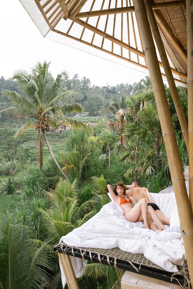 Ngọc Trinh lại 'đốt mắt' fan bằng hình ảnh khoe thân siêu nóng bỏng với bikini màu cam rực rỡ - 2 Ngọc Trinh lại 'đốt mắt' fan bằng hình ảnh khoe thân siêu nóng bỏng với bikini màu cam rực rỡ - 2