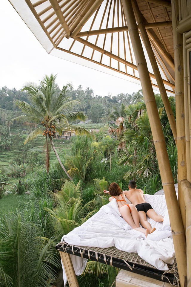 Ngọc Trinh lại 'đốt mắt' fan bằng hình ảnh khoe thân siêu nóng bỏng với bikini màu cam rực rỡ - 3 Ngọc Trinh lại 'đốt mắt' fan bằng hình ảnh khoe thân siêu nóng bỏng với bikini màu cam rực rỡ - 3