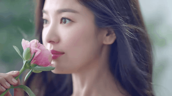 Song Hye Kyo xuất hiện cực kỳ xinh đẹp hậu ly hôn, không còn nghi ngờ gì nữa đây chính là giai đoạn nhan sắc đỉnh cao - 4 Song Hye Kyo xuất hiện cực kỳ xinh đẹp hậu ly hôn, không còn nghi ngờ gì nữa đây chính là giai đoạn nhan sắc đỉnh cao - 4