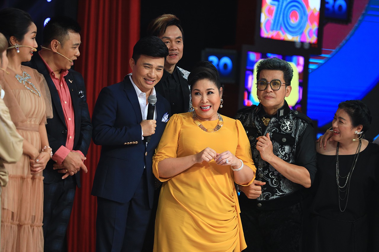 Hồng Vân chia sẻ mối tình bí mật với Quang Linh nhưng bất ngờ nhất là kế hoạch 'chữa cháy' nếu đụng mặt chồng - 3 Hồng Vân chia sẻ mối tình bí mật với Quang Linh nhưng bất ngờ nhất là kế hoạch 'chữa cháy' nếu đụng mặt chồng - 3
