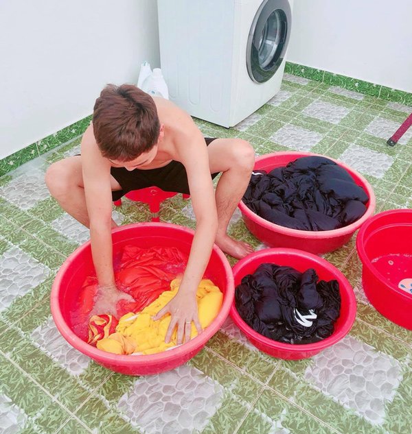 Chồng đảm chiều vợ bầu hết mực, sau sinh giành phần chăm con, bị nghi ngờ 'ăn bám vợ' - 2 Chồng đảm chiều vợ bầu hết mực, sau sinh giành phần chăm con, bị nghi ngờ 'ăn bám vợ' - 2