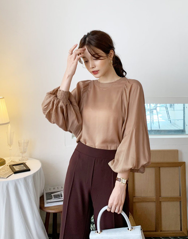 Đây chính là mẫu áo hot hit bạn cần sắm nhất thu này vì mặc kiểu gì cũng đẹp và sang hết nấc - 2 Đây chính là mẫu áo hot hit bạn cần sắm nhất thu này vì mặc kiểu gì cũng đẹp và sang hết nấc - 2