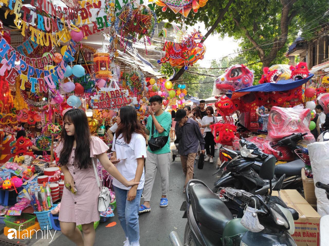 Từ giờ đến phố Hàng Mã vui chơi, chụp ảnh nếu không cẩn thận dễ mất 'tiền phạt' cả trăm nghìn như chơi!? - 10 Từ giờ đến phố Hàng Mã vui chơi, chụp ảnh nếu không cẩn thận dễ mất 'tiền phạt' cả trăm nghìn như chơi!? - 10