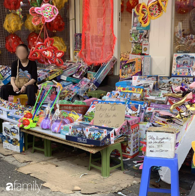 Từ giờ đến phố Hàng Mã vui chơi, chụp ảnh nếu không cẩn thận dễ mất 'tiền phạt' cả trăm nghìn như chơi!? - 7 Từ giờ đến phố Hàng Mã vui chơi, chụp ảnh nếu không cẩn thận dễ mất 'tiền phạt' cả trăm nghìn như chơi!? - 7