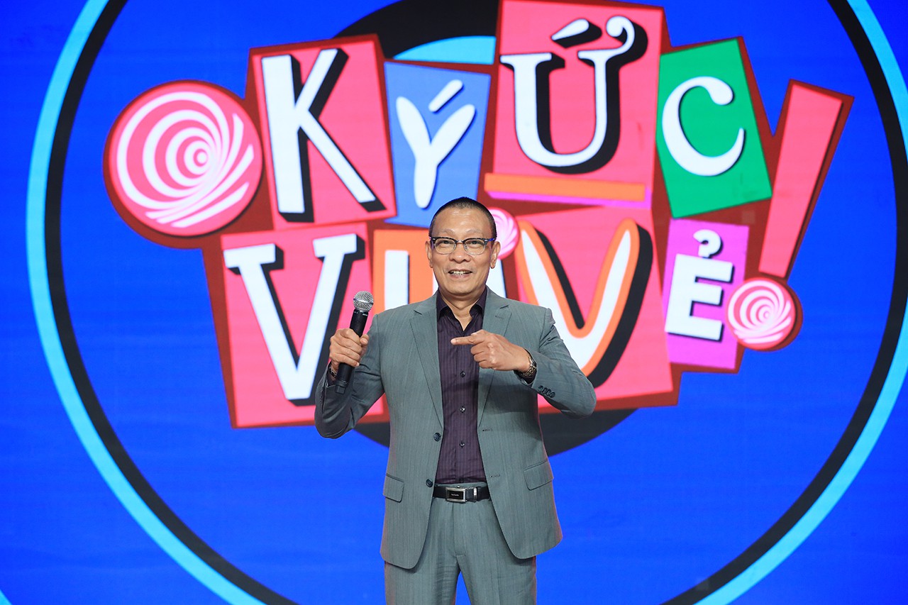 Ký ức vui vẻ: Xúc động cảnh Lại Văn Sâm - Hồng Vân bày cỗ đón Trung thu, cả trời ký ức tuổi thơ ùa về không sót thứ gì Ký ức vui vẻ: Xúc động cảnh Lại Văn Sâm - Hồng Vân bày cỗ đón Trung thu, cả trời ký ức tuổi thơ ùa về không sót thứ gì