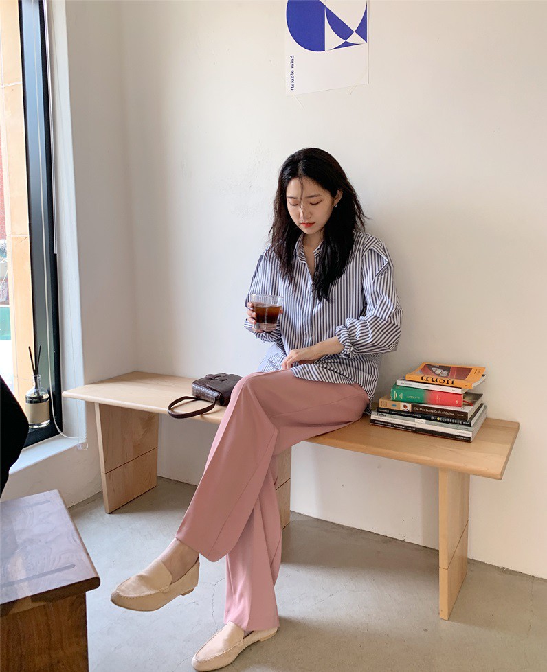 Đừng sơ vin mãi làm gì, cuối tuần chị em hãy xõa với loạt công thức 'áo thả ngoài quần' siêu chất mà không lo dìm dáng Đừng sơ vin mãi làm gì, cuối tuần chị em hãy xõa với loạt công thức 'áo thả ngoài quần' siêu chất mà không lo dìm dáng
