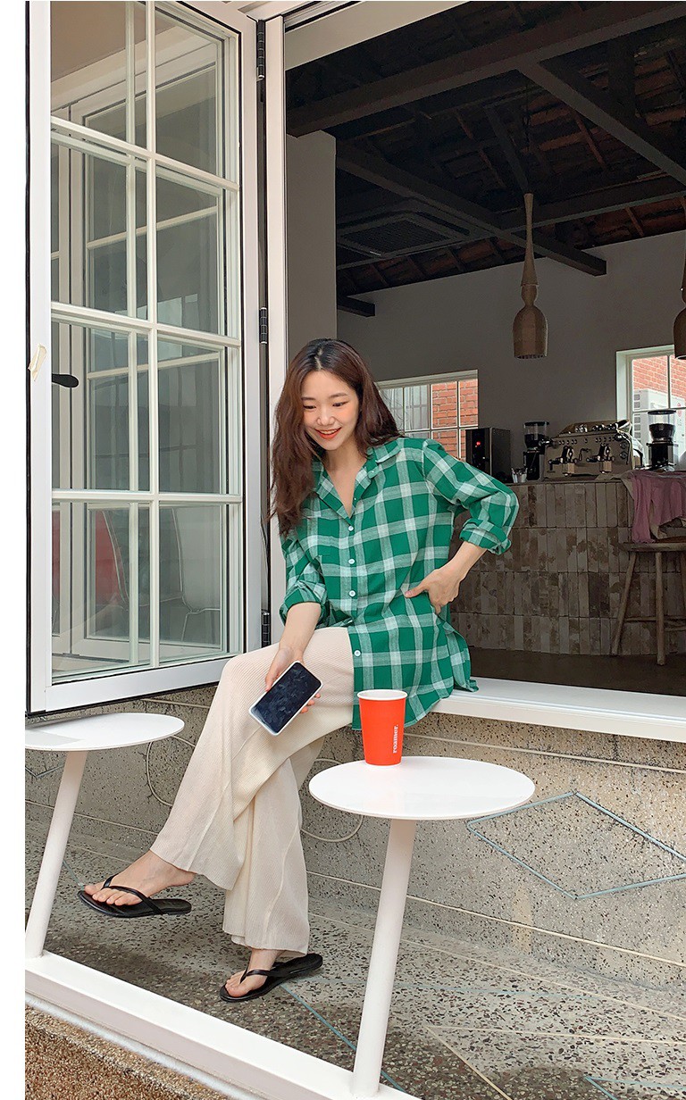 Đừng sơ vin mãi làm gì, cuối tuần chị em hãy xõa với loạt công thức 'áo thả ngoài quần' siêu chất mà không lo dìm dáng - 2 Đừng sơ vin mãi làm gì, cuối tuần chị em hãy xõa với loạt công thức 'áo thả ngoài quần' siêu chất mà không lo dìm dáng - 2