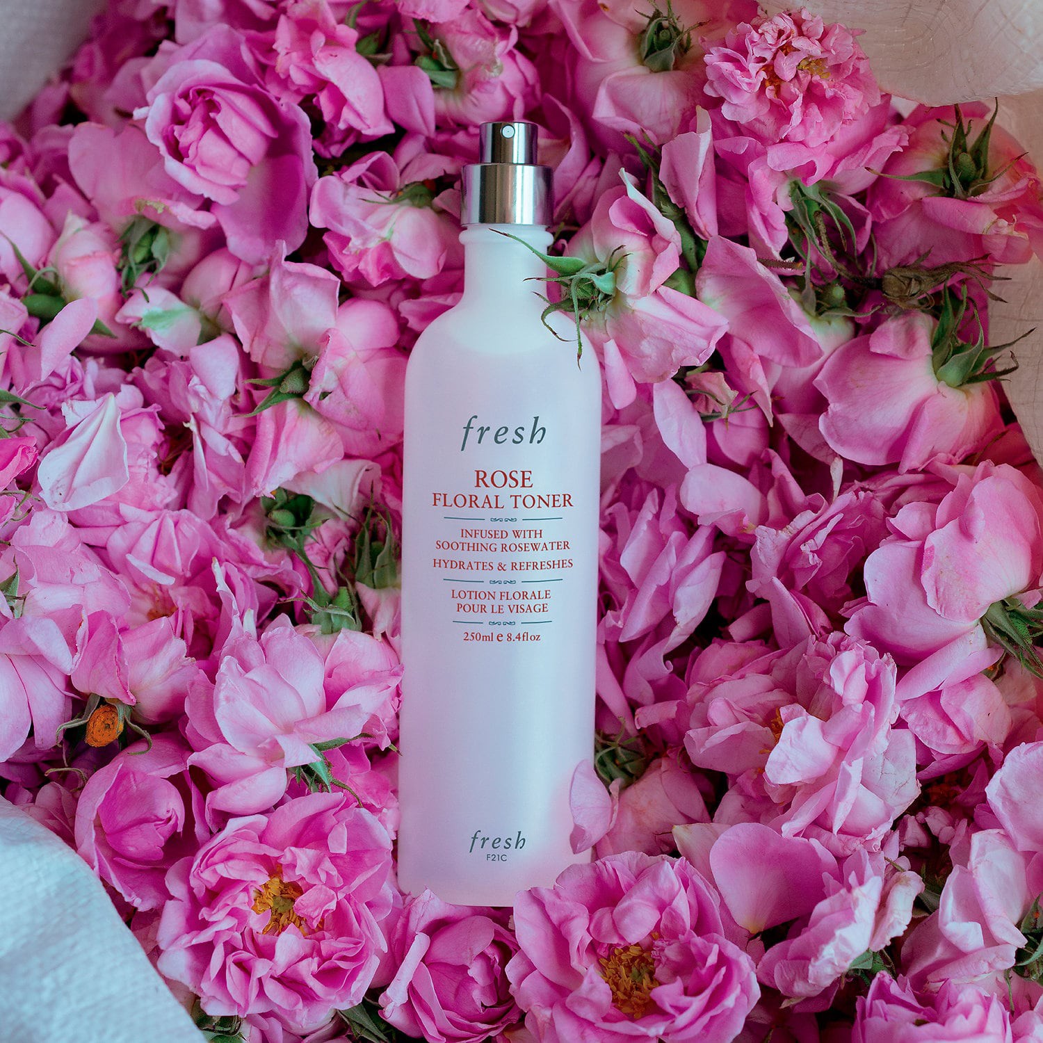 Quy trình skincare của Thanh Tú: Tẩy trang tận 2 bước, chống lão hóa từ sớm nên chẳng trách da cứ đẹp nõn nà - 7 Quy trình skincare của Thanh Tú: Tẩy trang tận 2 bước, chống lão hóa từ sớm nên chẳng trách da cứ đẹp nõn nà - 7