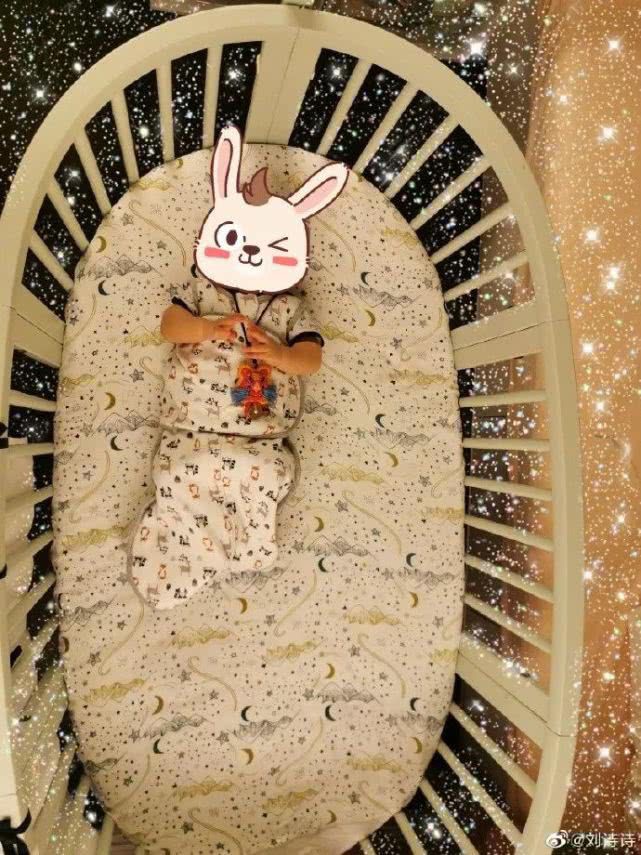 Khổ như Lưu Thi Thi, khoe ảnh con trai cũng bị mỉa mai là lợi dụng để đánh bóng tên tuổi Khổ như Lưu Thi Thi, khoe ảnh con trai cũng bị mỉa mai là lợi dụng để đánh bóng tên tuổi