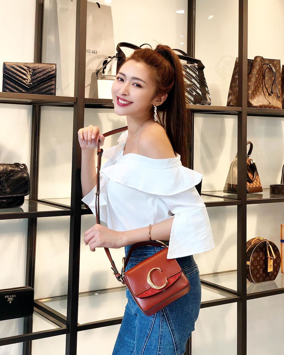 Vừa tròn 40, nhưng Ngô Thanh Vân 'dám' để kiểu tóc mà những nàng đôi mươi cũng phải e dè - 7 Vừa tròn 40, nhưng Ngô Thanh Vân 'dám' để kiểu tóc mà những nàng đôi mươi cũng phải e dè - 7