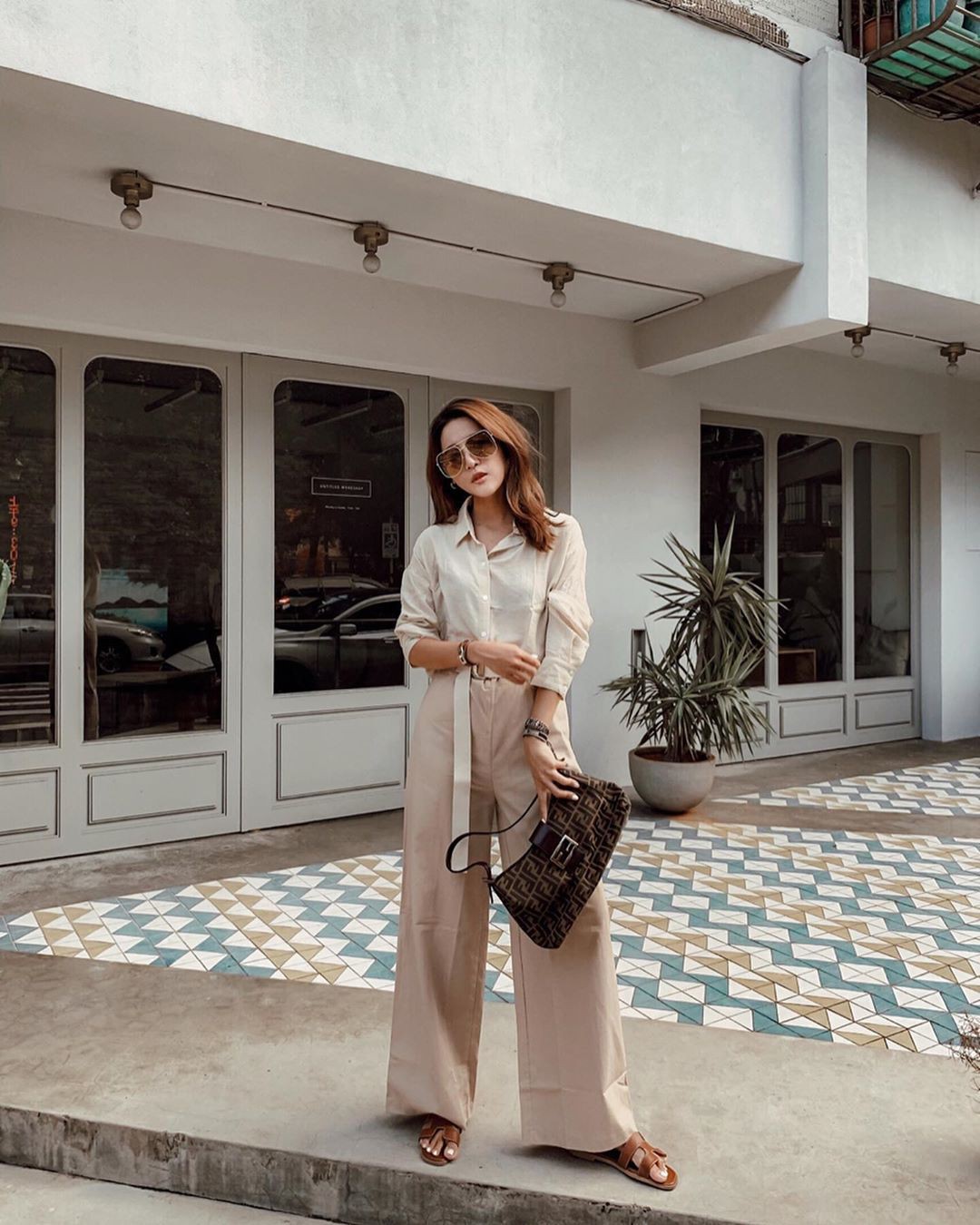Trông cũng đơn giản mà sao diện lên sang chảnh hết sức, đây là 4 ý tưởng diện đồ nàng công sở không thể bỏ qua - 3 Trông cũng đơn giản mà sao diện lên sang chảnh hết sức, đây là 4 ý tưởng diện đồ nàng công sở không thể bỏ qua - 3