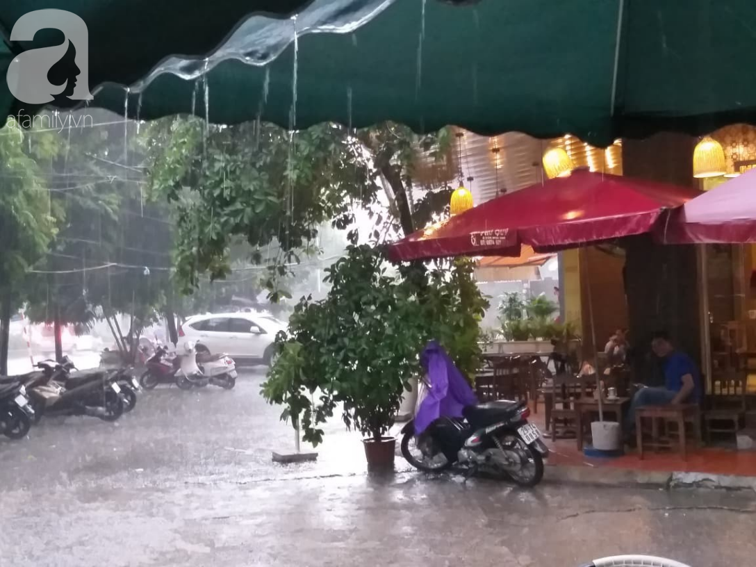 Hà Nội mưa lớn giờ tan tầm, nguy cơ gây ngập úng các quận nội thành - 2 Hà Nội mưa lớn giờ tan tầm, nguy cơ gây ngập úng các quận nội thành - 2